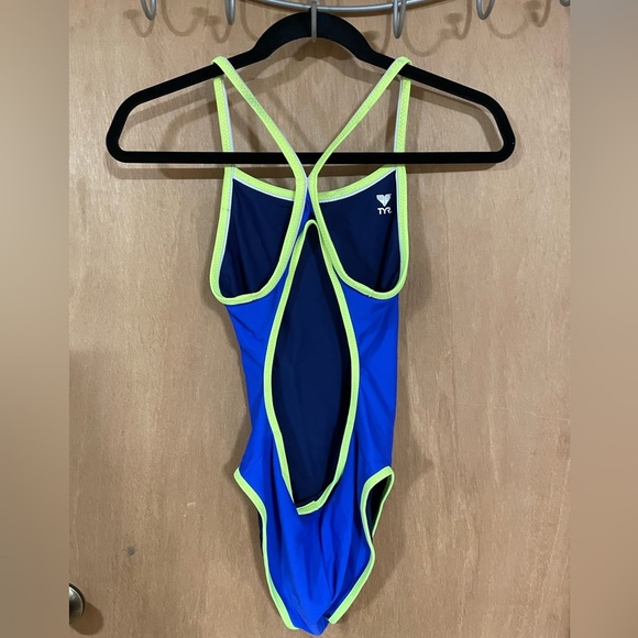 Reversible diamond cut suit - Picture 2 of 3